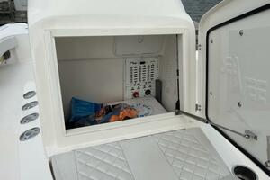 27ft SeaVee Yacht For Sale