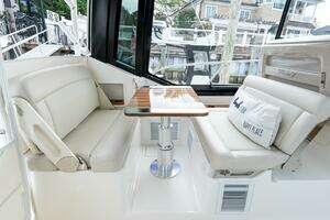 2024 Boston Whaler 405 Conquest thumbnail 35