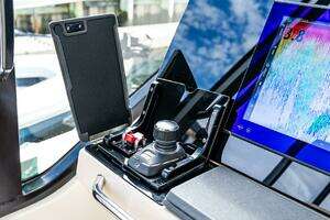 2024 Boston Whaler 405 Conquest thumbnail 48