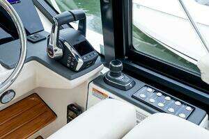 2024 Boston Whaler 405 Conquest thumbnail 43