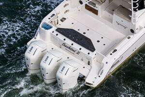 2024 Boston Whaler 405 Conquest thumbnail 11