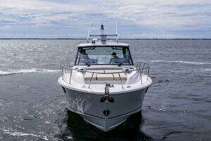 2024 Boston Whaler 405 Conquest thumbnail 6