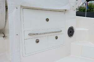 2024 Boston Whaler 405 Conquest thumbnail 30