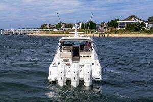 2024 Boston Whaler 405 Conquest thumbnail 8