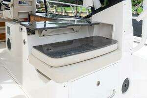 2024 Boston Whaler 405 Conquest thumbnail 29