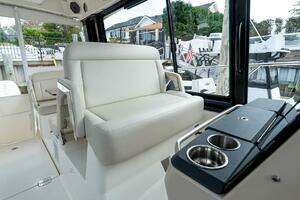 2024 Boston Whaler 405 Conquest thumbnail 45