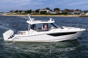 41FT (12.6M) BOSTON WHALER yacht for sale