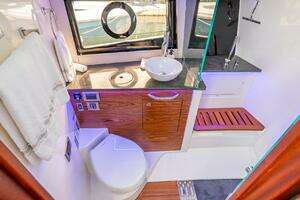 2024 Boston Whaler 405 Conquest thumbnail 60