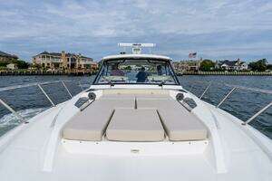 2024 Boston Whaler 405 Conquest thumbnail 61