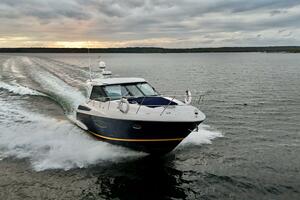 Knot Seine 42ft Regal Yacht For Sale