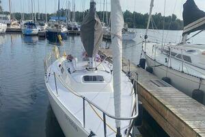 With a J 28ft J Boats Yacht For Sale