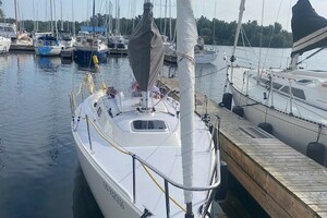 With a J 28ft J Boats Yacht For Sale