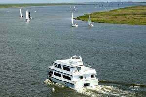 2018 Avenger Luxury Catamaran Coastal Cruiser thumbnail 3