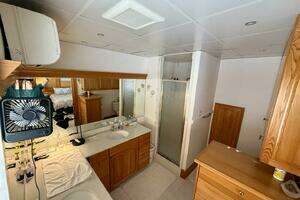 2018 Avenger Luxury Catamaran Coastal Cruiser thumbnail 24