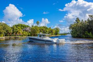 52FT (16.13M) HCB Worth Avenue Yachts
