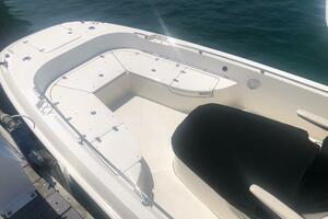 27ft Boston Whaler Yacht For Sale