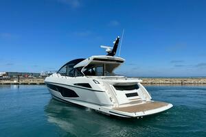 60FT (18.29M) SUNSEEKER Worth Avenue Yachts