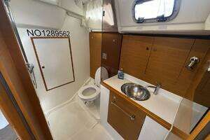 2018 Jeanneau Sun Odyssey 389 thumbnail 50