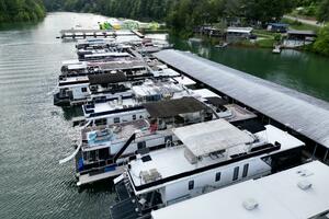 68ft Aqua Chalet Yacht For Sale