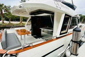2022 Greenline 48 Diesel Flybridge with Hardtop thumbnail 38