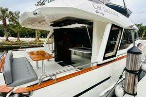 2022 Greenline 48 Diesel Flybridge with Hardtop thumbnail 36