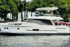 2022 Greenline 48 Diesel Flybridge with Hardtop thumbnail 53