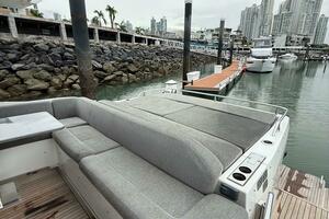 59FT (17.98M) AZIMUT