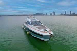59FT (17.98M) AZIMUT