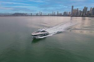 59FT (17.98M) AZIMUT yacht for sale