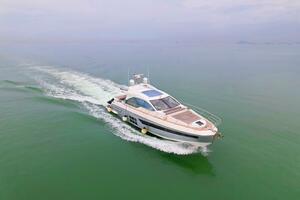 59FT (17.98M) AZIMUT