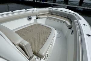 BOTTOMS UP 33ft Boston Whaler Yacht For Sale