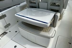 BOTTOMS UP 33ft Boston Whaler Yacht For Sale