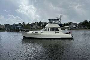 STARLITE 2008 Legacy 42 Extended Hardtop Flybridge Yacht For Sale in New Bern NC
