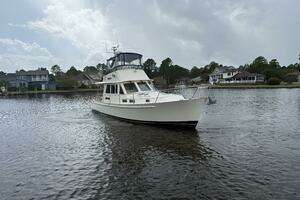 STARLITE 2008 Legacy 42 Extended Hardtop Flybridge Yacht For Sale in New Bern NC