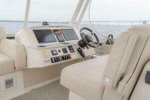2021 Tiara Yachts 4400 Flybridge thumbnail 53