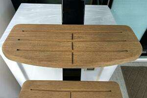 2021 Tiara Yachts 4400 Flybridge thumbnail 57