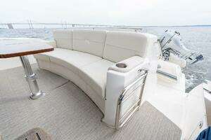 2021 Tiara Yachts 4400 Flybridge thumbnail 14