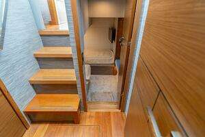2021 Tiara Yachts 4400 Flybridge thumbnail 36