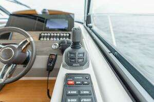 2021 Tiara Yachts 4400 Flybridge thumbnail 22