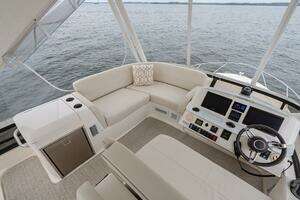 2021 Tiara Yachts 4400 Flybridge thumbnail 50