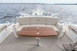 2021 Tiara Yachts 4400 Flybridge thumbnail 11