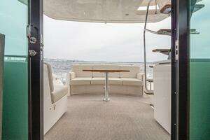 2021 Tiara Yachts 4400 Flybridge thumbnail 12