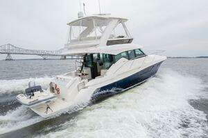 2021 Tiara Yachts 4400 Flybridge thumbnail 5