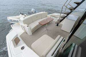 2021 Tiara Yachts 4400 Flybridge thumbnail 44