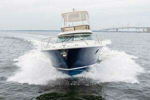 2021 Tiara Yachts 4400 Flybridge thumbnail 8