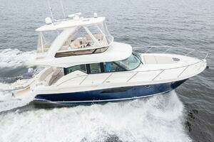 2021 Tiara Yachts 4400 Flybridge thumbnail 4