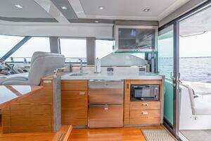 2021 Tiara Yachts 4400 Flybridge thumbnail 19