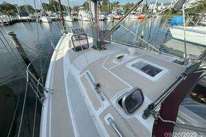 1998 Hunter 376 thumbnail 10