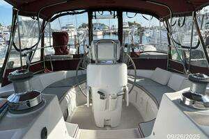 1998 Hunter 376 thumbnail 31