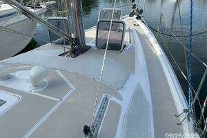 1998 Hunter 376 thumbnail 9